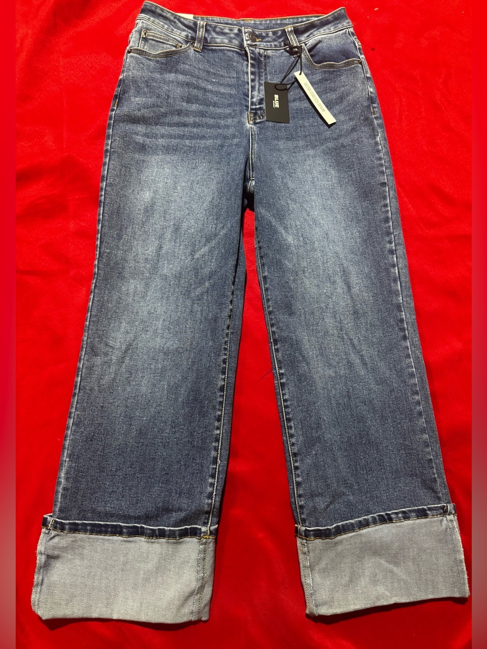 Wide-Leg Cuffed Jeans in Medium Blue Denim